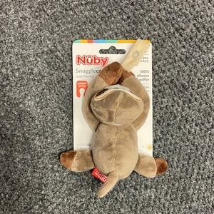 Nuby Snuggleez Plush Pacifinder with Natural Flex Pacifier, 0-6 Months, Sloth